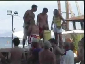 Nackt Bikini Strip T ...