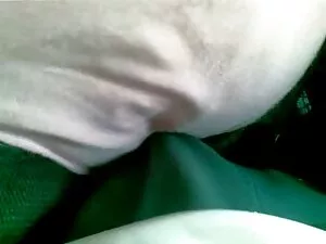 Schwarzhaarige babe  ...
